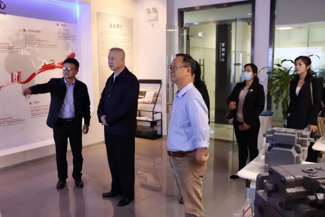 十三屆全國政協(xié)經(jīng)濟委員會副主任劉利華一行赴科達液壓調研